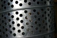 Perforations base p.d.t.: grands trous